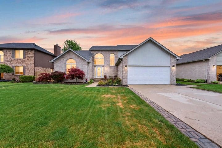 30098 Fairfield Drive, New Baltimore, MI 48051