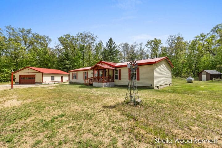 7838 E 80th Street, Howard City, MI 49329