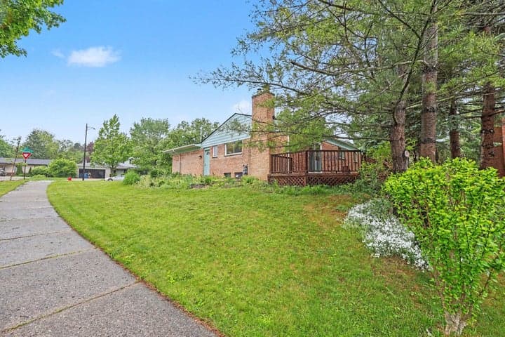 2195 Steeplechase Drive, Ann Arbor, MI 48103