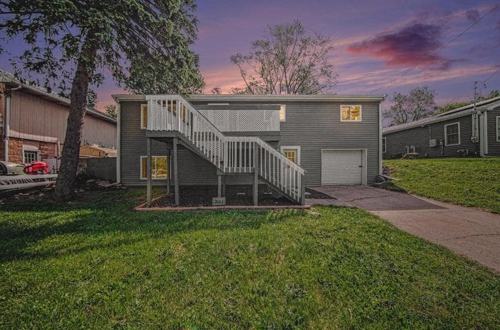 3651 Saint Luke Drive, Jackson, MI 49201