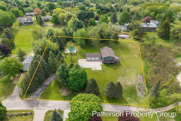 4154 S Sunset Drive, Fremont, MI 49412