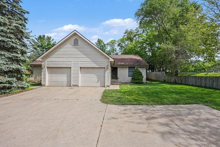 674 South Street, Grass Lake, MI 49240