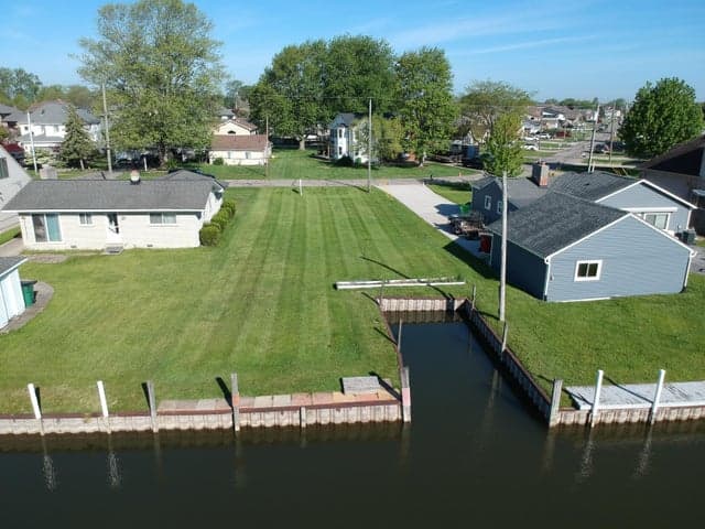 37500 Lakeville Street, Harrison Township, MI 48045