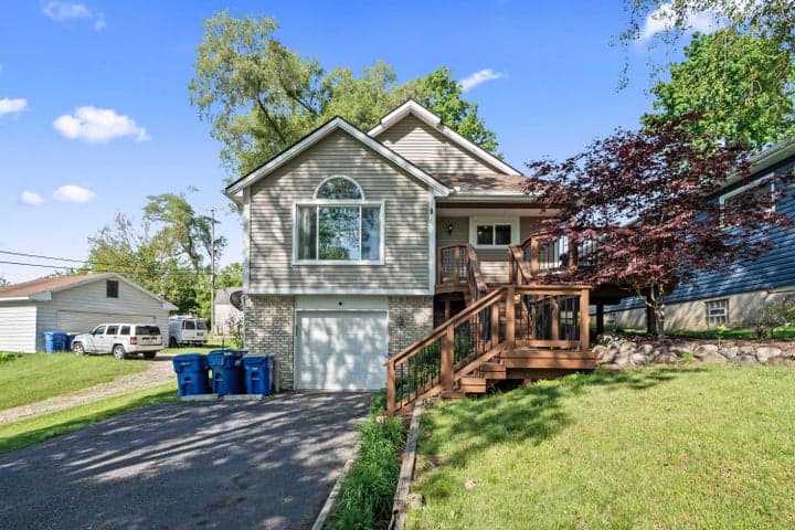 1008 Beachland Boulevard, Waterford, MI 48328