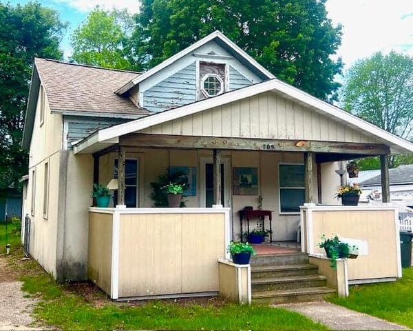 709 Oak Avenue, Muskegon, MI 49442