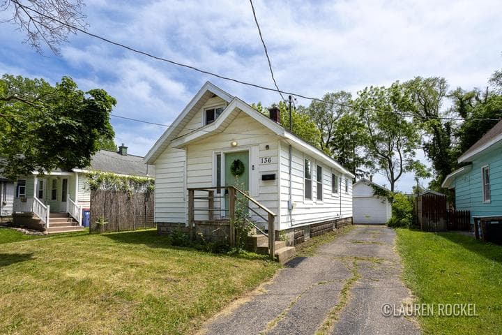 136 Meerse Street SE, Grand Rapids, MI 49507