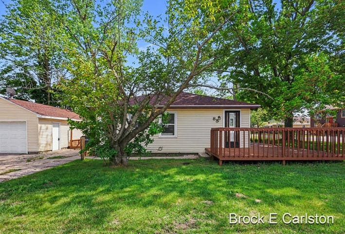85 Lakeshore Boulevard, Norton Shores, MI 49444