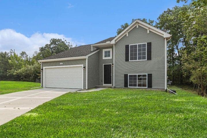 724 Manorwood Circle, Benton Harbor, MI 49022