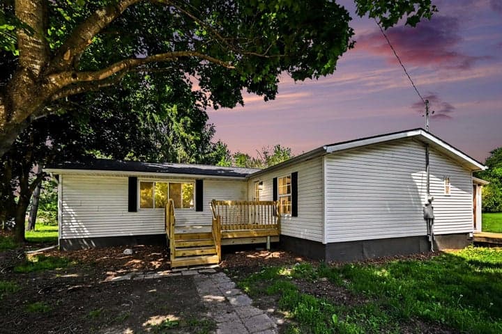 2795 S Bradley Road, Charlotte, MI 48813