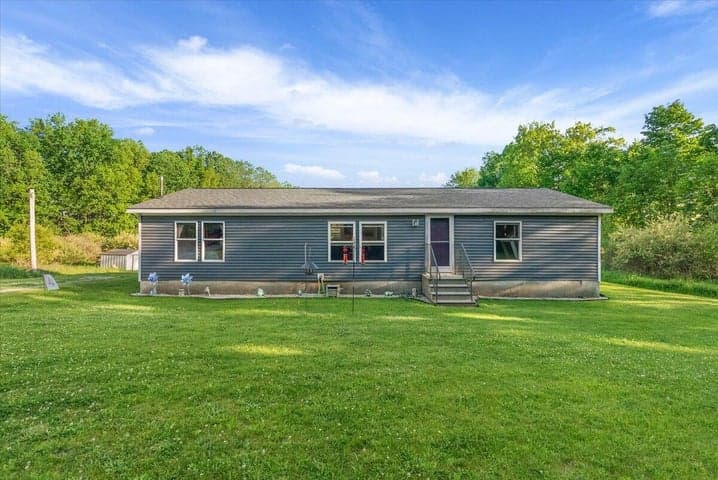 9423 E Baker Road, Hesperia, MI 49421