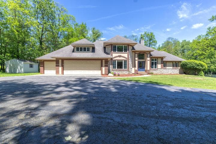 1722 W Kilgore Road, Kalamazoo, MI 49008