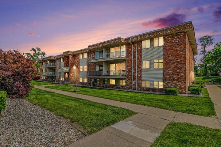 734 W Kilgore Road 303, Kalamazoo, MI 49008
