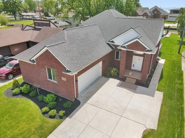 48484 Jefferson Avenue, New Baltimore, MI 48047