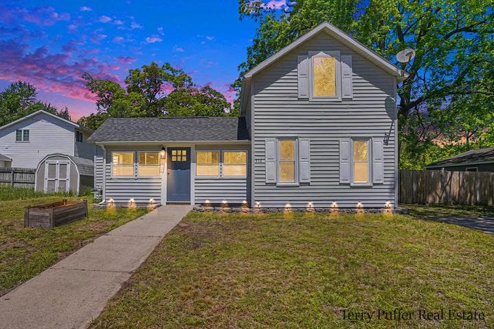 416 Pine Street, Fruitport, MI 49415