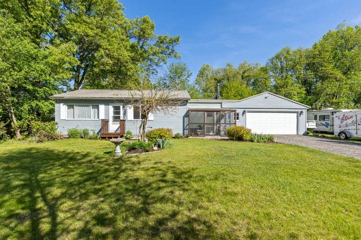 17270 Apache Trail, Howard City, MI 49329