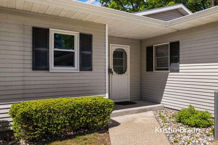 1075 Walnut Grove Drive 27, Muskegon, MI 49441