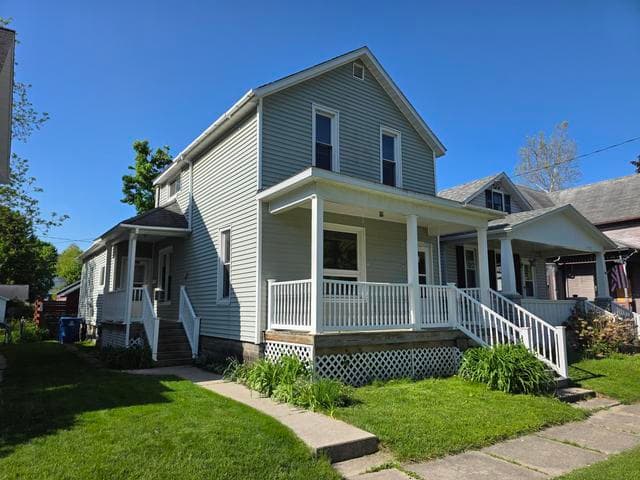 299 4th Street, Manistee, MI 49660