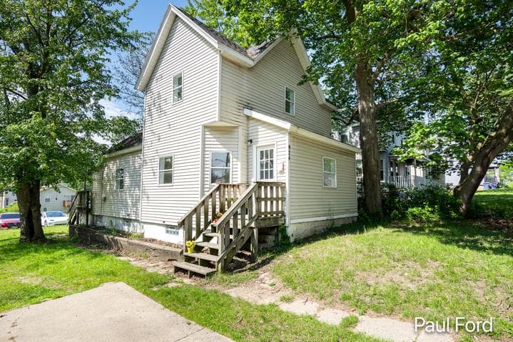 924 Hall Street SE, Grand Rapids, MI 49507