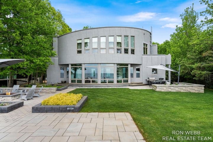 1234 Shorecrest Drive, South Haven, MI 49090