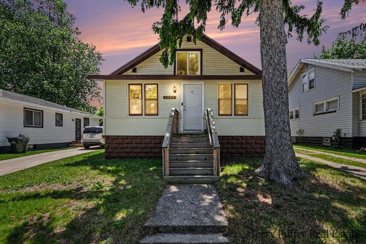 1093 W Southern Avenue, Muskegon, MI 49441
