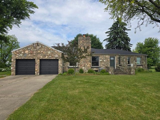 68482 White School Road, Sturgis, MI 49091