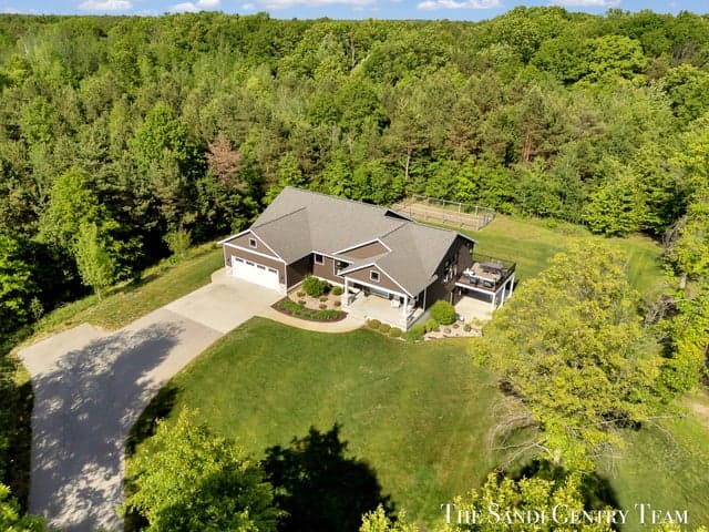 12400 Lincoln Farms Drive, Grand Haven, MI 49417