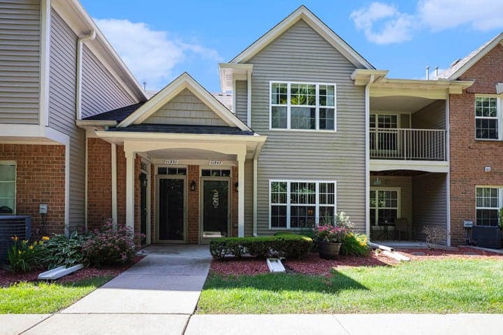 11347 N Woods Drive, Shelby Twp, MI 48317