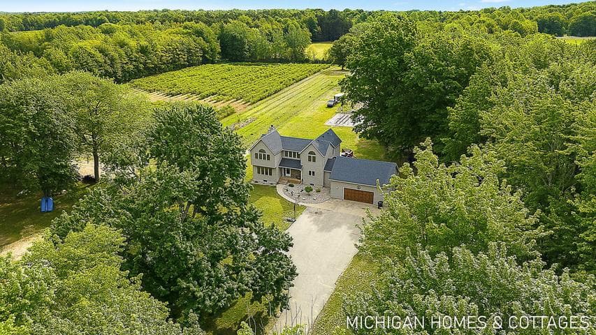 1661 68th Street, Fennville, MI 49408
