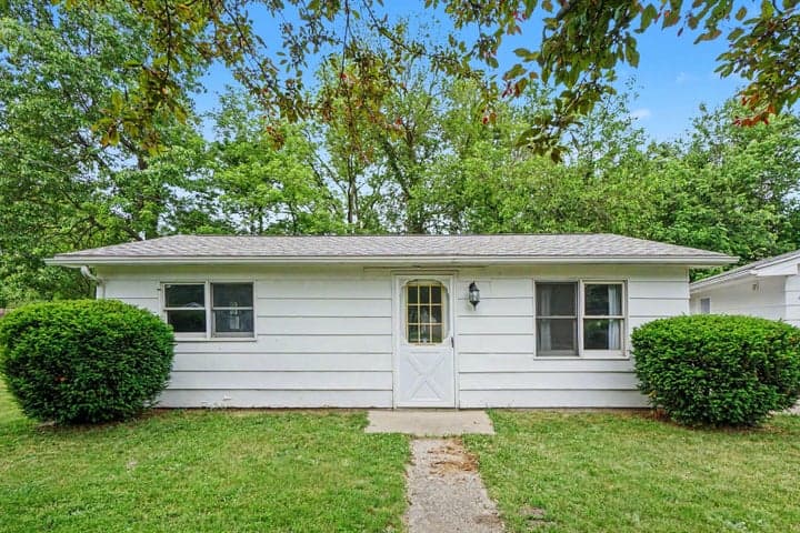 430 11th Avenue, Three Rivers, MI 49093