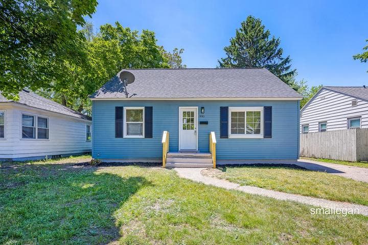 885 Oak Avenue, Muskegon, MI 49442