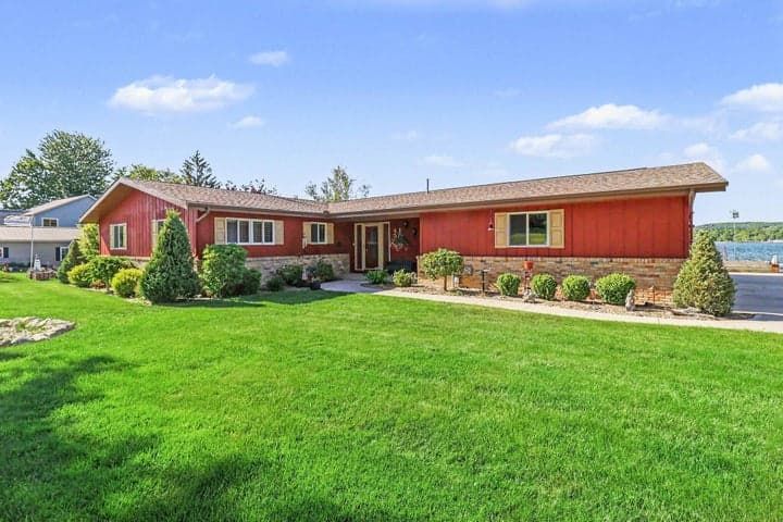 4554 Crescent Beach Road, Onekama, MI 49675