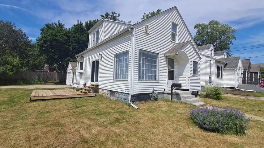 851 Hollywood Street NE, Grand Rapids, MI 49505