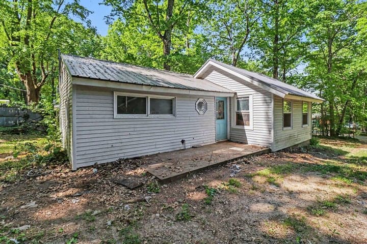114 S 180th Avenue, Hesperia, MI 49421