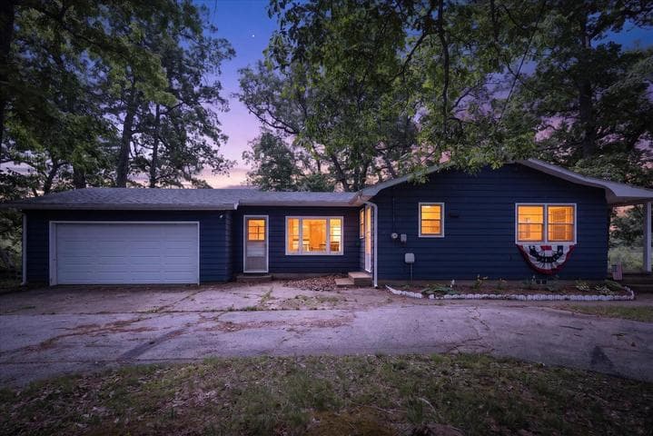 5770 W US Highway 12, Buchanan, MI 49107