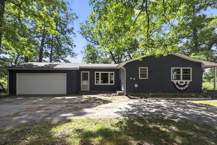 5770 W US Highway 12, Buchanan, MI 49107
