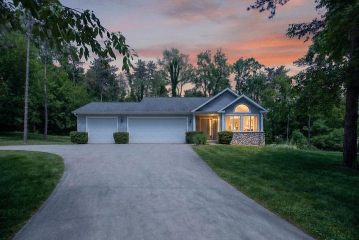 7655 Riverside Road, Brooklyn, MI 49230