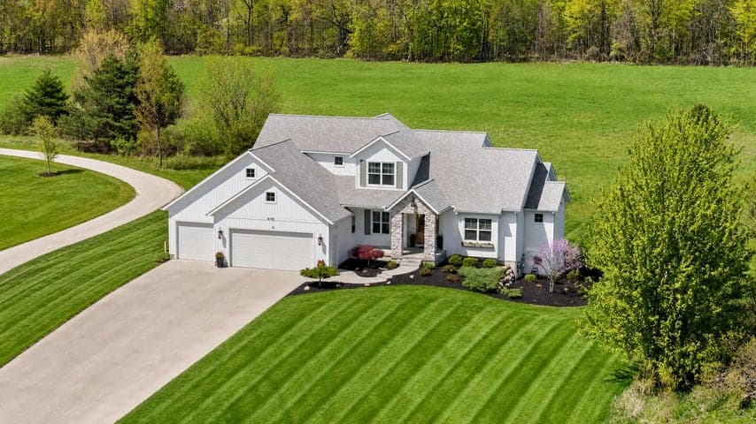 8115 Hanna Lake Avenue SE, Caledonia, MI 49316