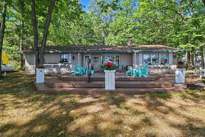7399 S Lakeshore Drive, Pentwater, MI 49449