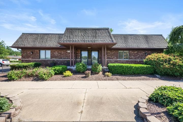 24825 Eureka Road, Taylor, MI 48180