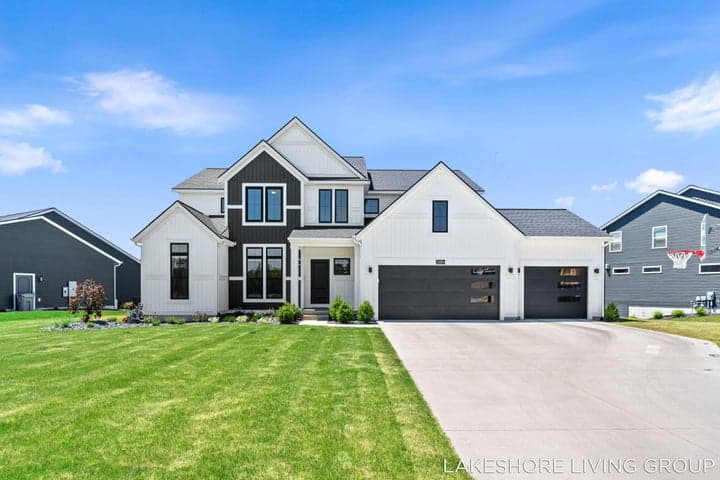 13059 Pine Glen Drive, Grand Haven, MI 49417