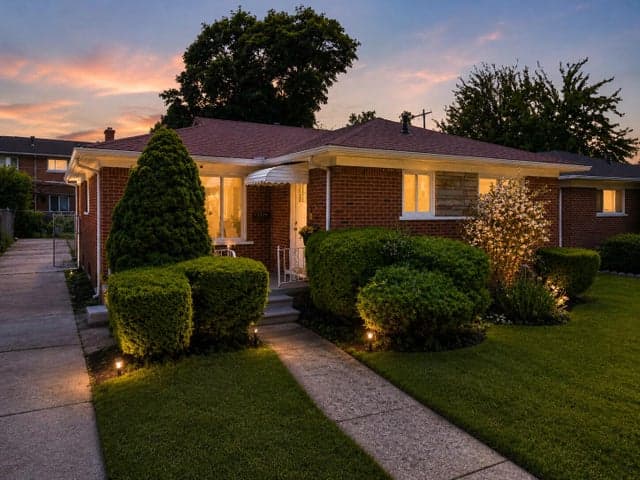 15241 Pearson Street, Oak Park, MI 48237