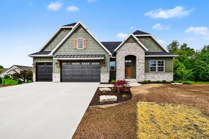 7814 Woodhurst Drive NE, Rockford, MI 49341