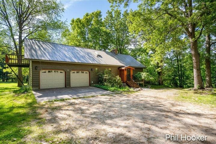 996 Prairie Creek Road, Ionia, MI 48846