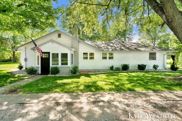 10019 10 Mile Road NE, Rockford, MI 49341
