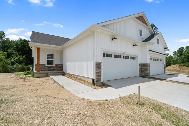 134 Ashley Court, Brooklyn, MI 49230