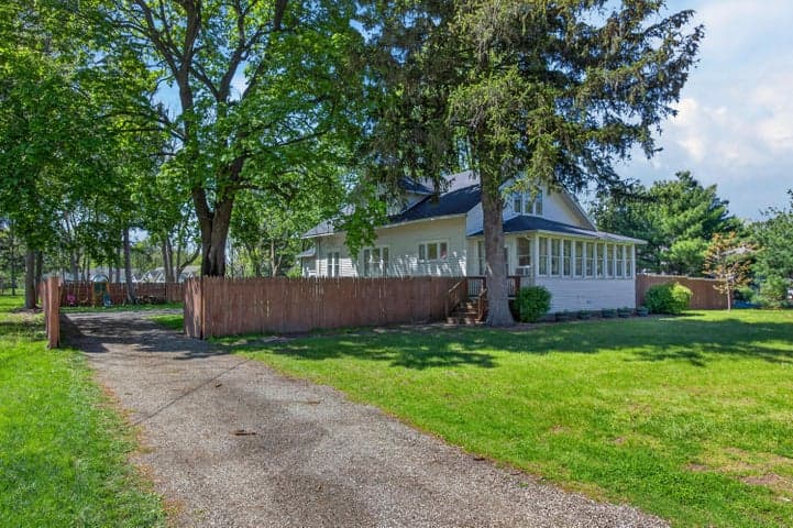 1536 E Nickerson Avenue, Benton Harbor, MI 49022