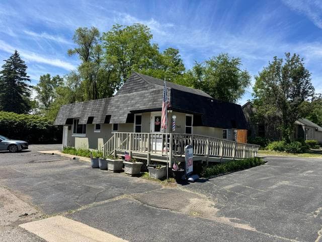 7045 Cooley Lake Road, West Bloomfield, MI 48324