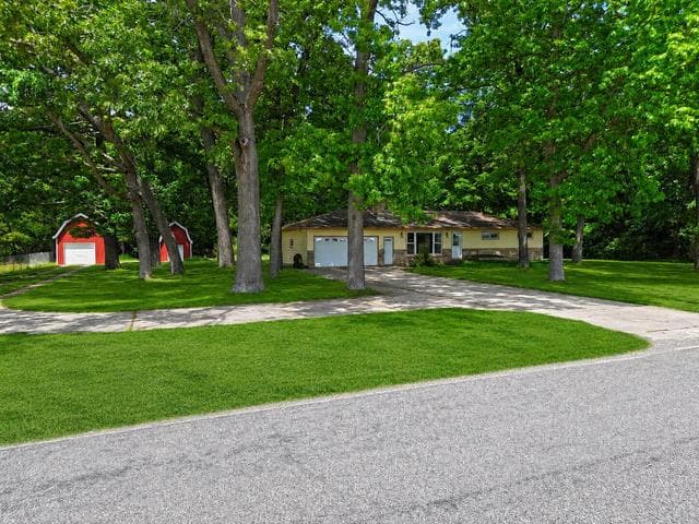 28902 Yaw Street, Dowagiac, MI 49047