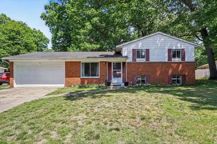 16 Oak Grove Road, Springfield, MI 49037
