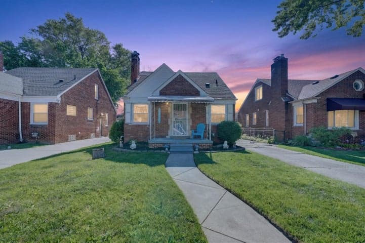 21500 Redmond Avenue, Eastpointe, MI 48021